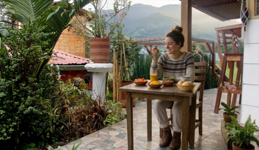 healthy morning menu with mountain views for travelers at Hostal Vistaguila Salento